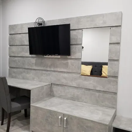 новая и уютная в центре Apartment Uschhorod